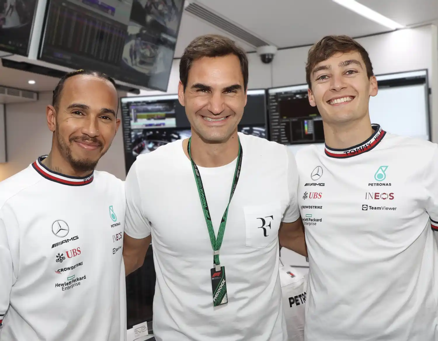 Federer, entre Hamilton y Russell.