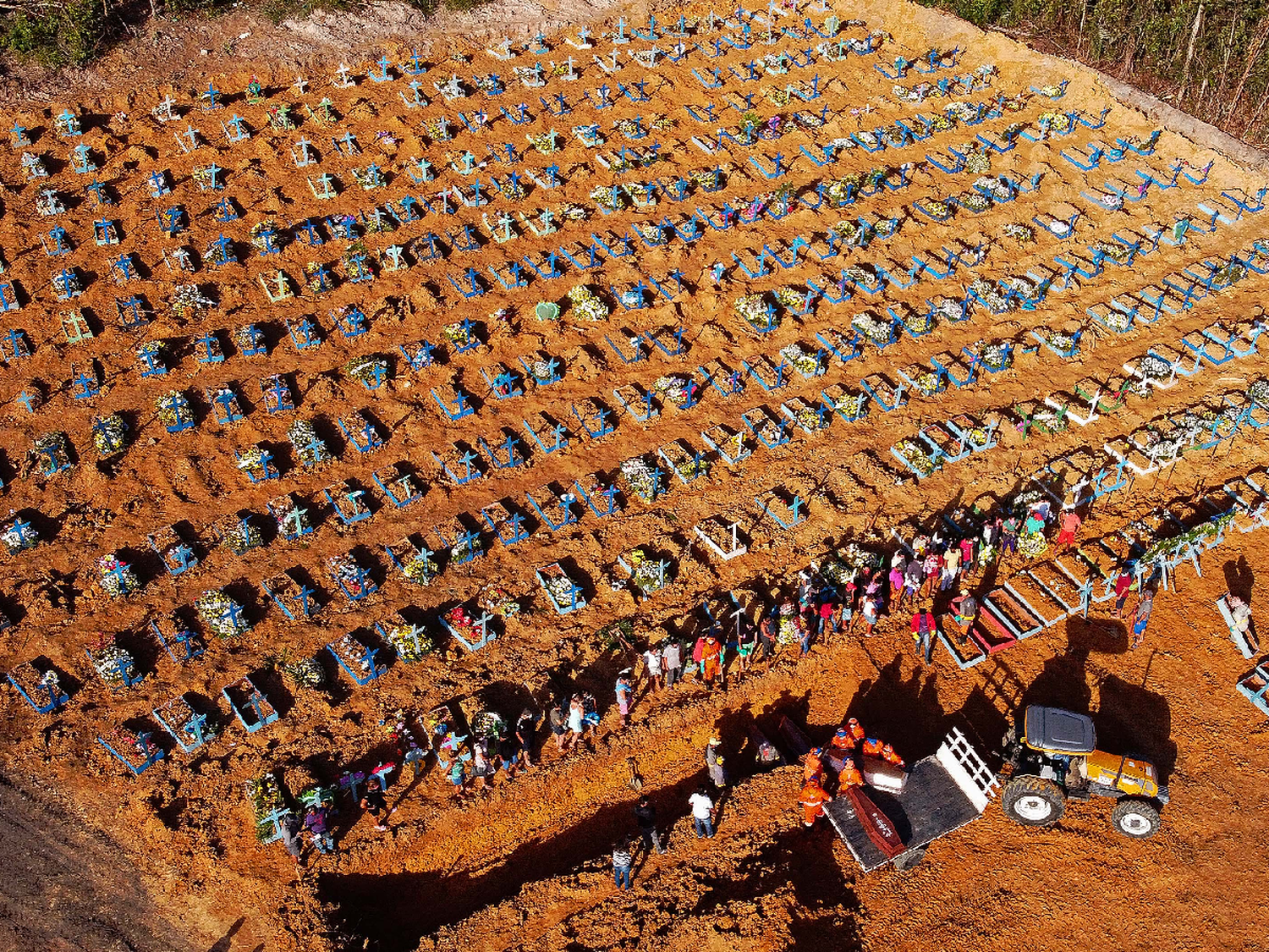 Brasil: Hospitales, morgues y cementerios de Amazonas entran en colpaso