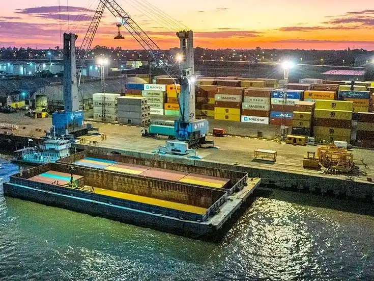 Diez detenidos por amenazas con arma de fuego en el Puerto de Rosario.