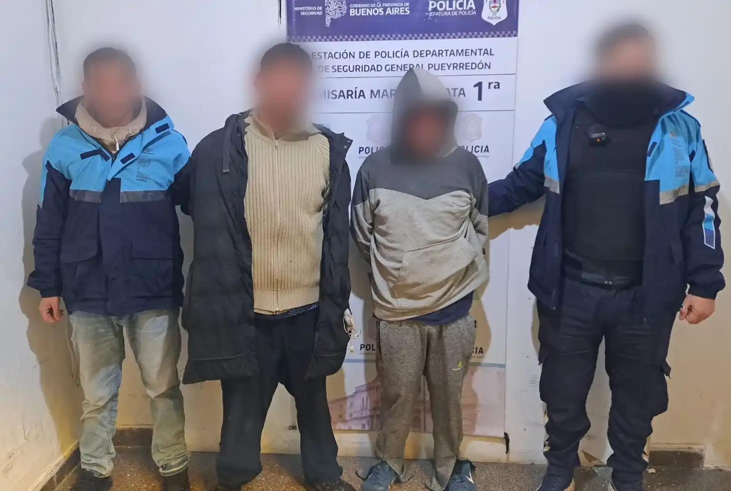 Los sujetos fueron vistos mientras hacían un "pasamanos".