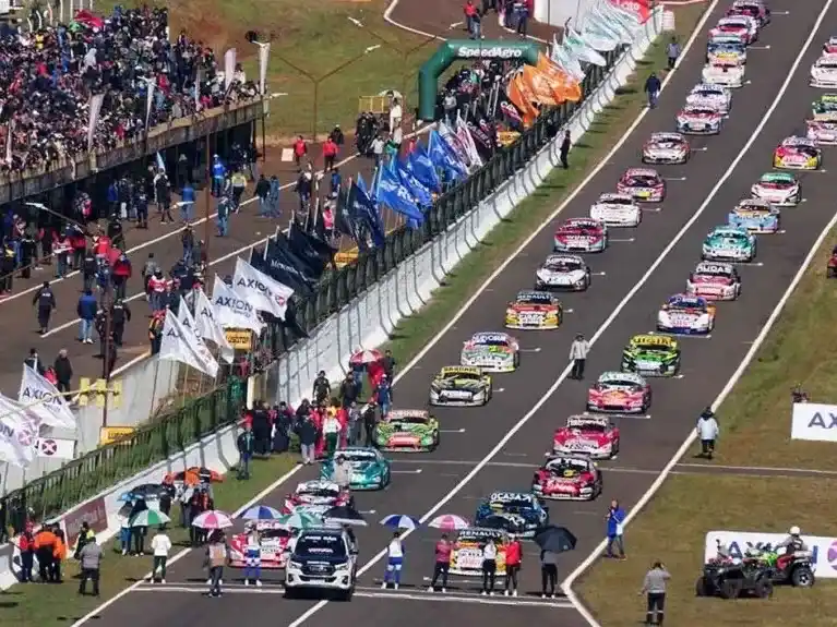 En su trazado de 4370 metros, el Autódromo Rosamonte de la ciudad misionera de Posadas recibe la octava fecha del Turismo Carretera.Foto:Campeones