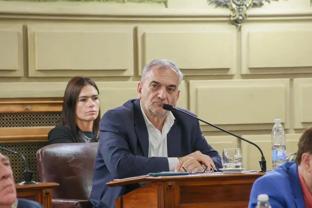 Calvo apoyó el proyecto que exime el cobro a los funcionarios públicos que sean electos como convencionales constituyentes