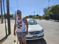 La "amargura tremenda" de un remisero al que le rompieron el parabrisas de su auto