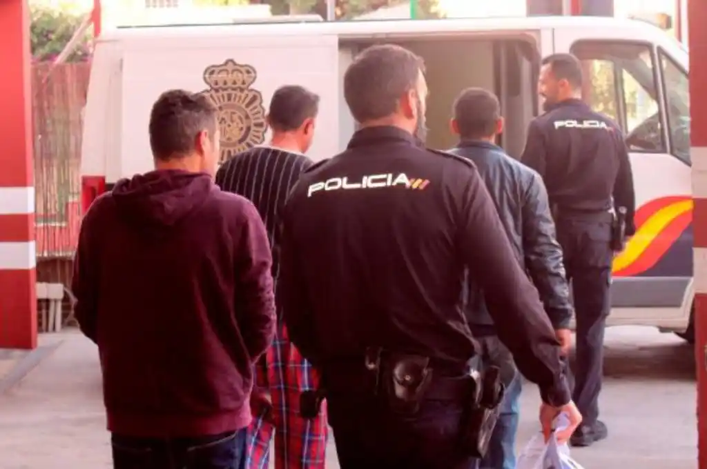 Se realizaron más de 100 allanamientos a domicilios.