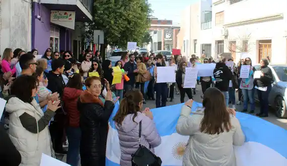 Docentes autoconvocados exigen un piso salarial de $ 1.000.000