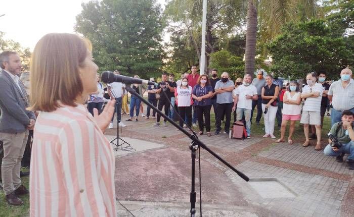 HOMENAJE A JORGE EMILIO  PAPETTI CON LA COLOCACI�N DE LA BALDOSA DE LA MEMORIA 