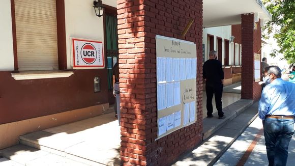 Interna de la UCR: los radicales eligen autoridades