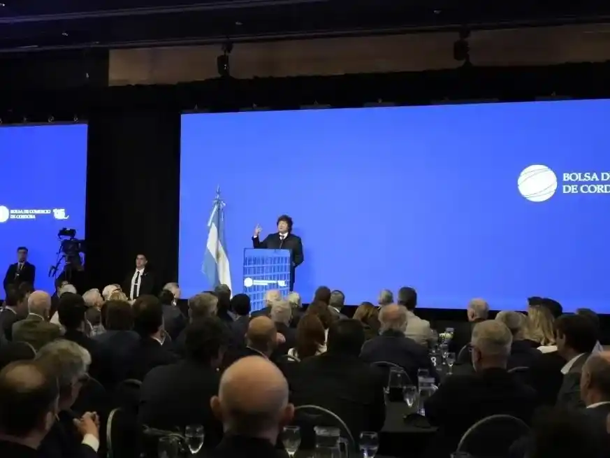 Javier Milei disertó en la Bolsa de Comercio de Córdoba ante empresarios y dirigentes.