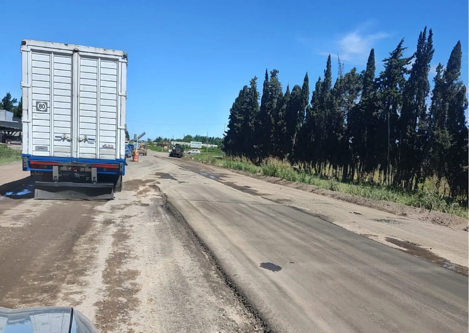 Ruta 1001: "¿Se les ocurrió hacer una tercera vía para los camiones?"