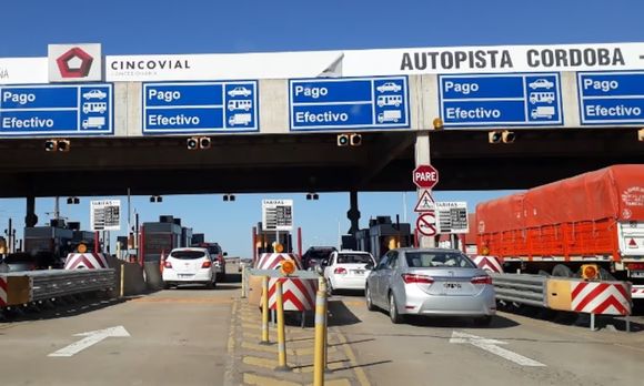 Un conductor atropelló y mató a una mujer tras escapar de un control policial en la autopista Córdoba-Rosario