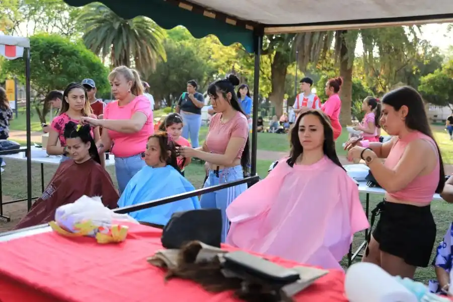 La jornada incluyó cortes de cabellos para pelucas oncológicas