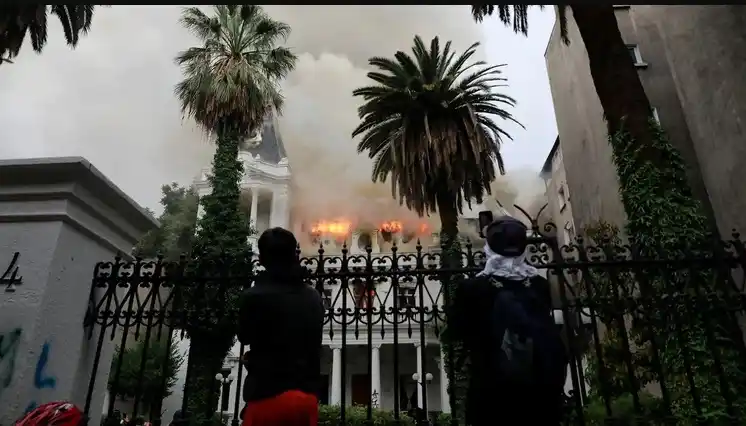 Incendios y saqueos en Chile durante "la tercera marcha más grande"