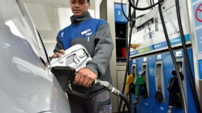 Los combustibles finalmente subieron un 4% y acumulan seis incrementos en la era Milei