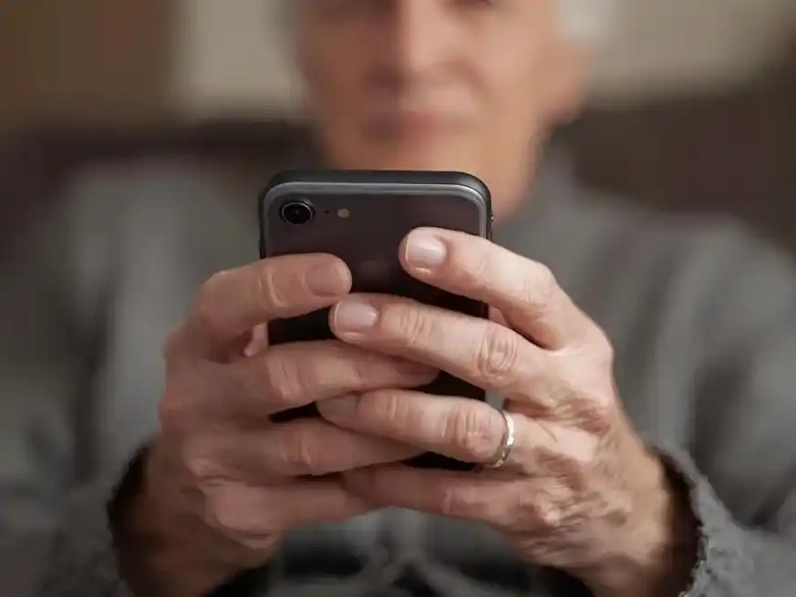 El estafador se presentó como operador de atención al cliente de una reconocida empresa de combustibles.