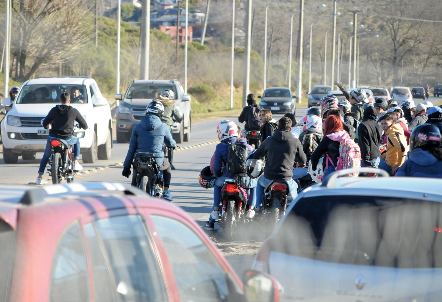 Buscan avanzar con proyectos que penalizan a conductores que corren picadas