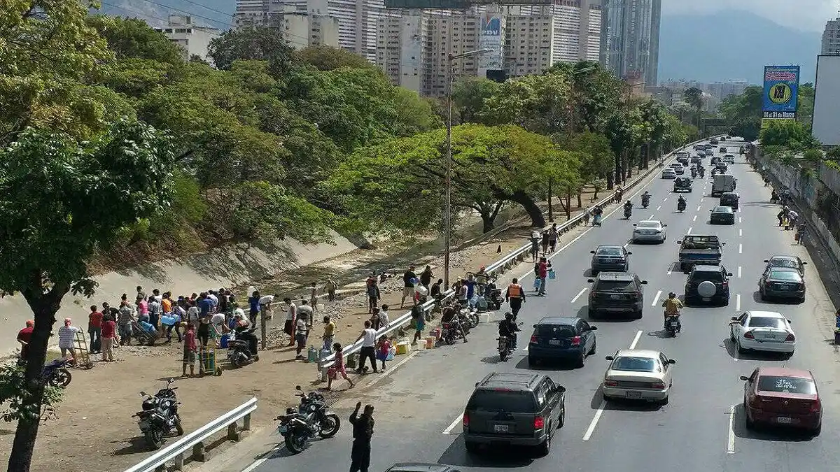 ¡SE CUENTA Y NO SE CREE! ADOLESCENTES alteraron accidente donde mueren dos mujeres en la autopista Francisco Fajardo