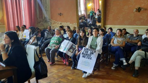 Sesión en el HCD: banca Abierta por areneras y ordenanza de carga y descarga, entre otros temas