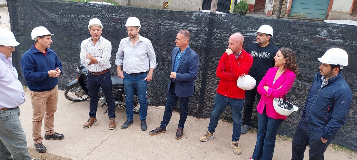 Enrico junto a Vergé, Di Gregorio y Chiarella en la obra del nuevo Centro de Justicia Penal.