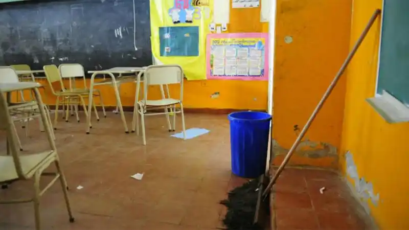 Afirman que el CGE no envía partidas de limpieza a las escuelas
