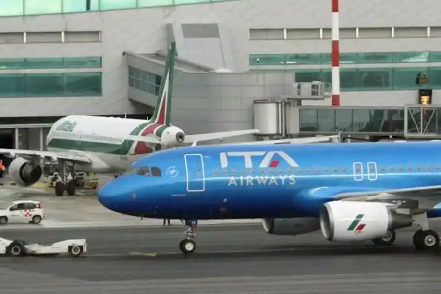 Un pasajero que viajaba a Ezeiza murió en pleno vuelo y el avión tuvo que cambiar sus planes