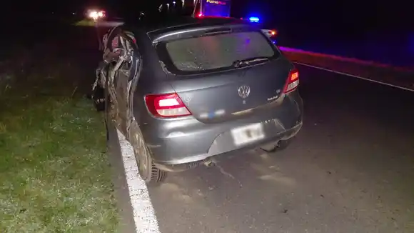 Violento choque entre un auto y un colectivo en Ruta 34: un hombre sufrió lesiones
