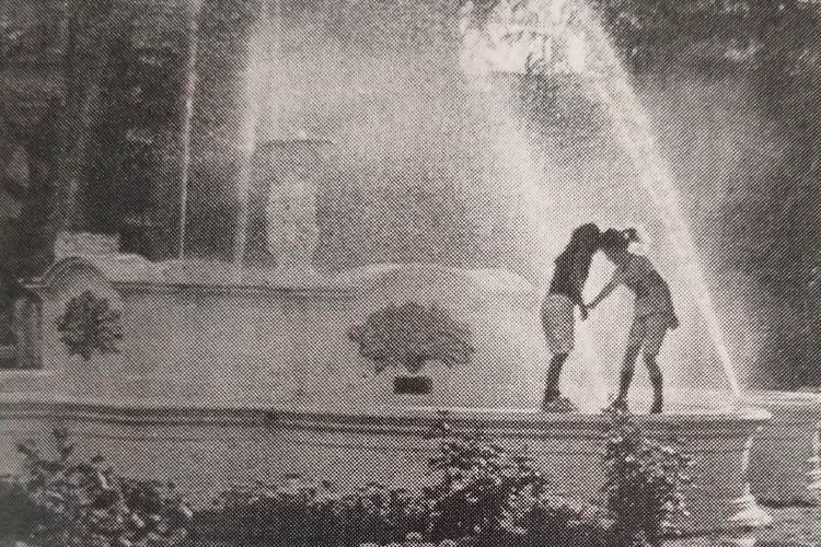 Que vuelva el agua a la fuente: una historia, dos niñas hoy mujeres y una foto para recrear