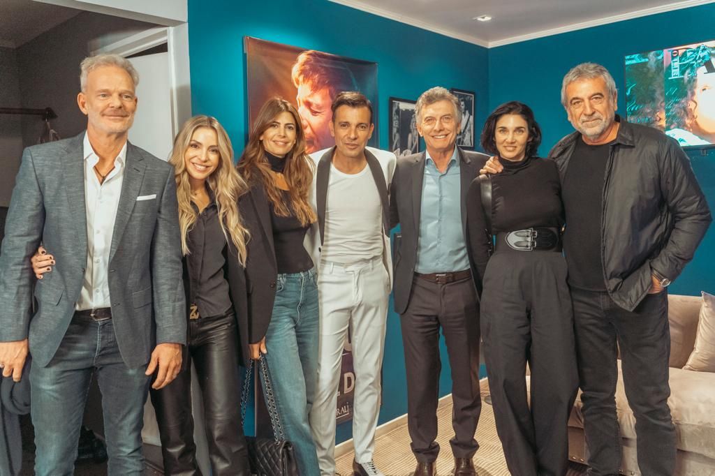 Mauricio Macri y Juliana Awada fueron a ver el espectáculo de Martín Bossi: Bailaron un lento y se besaron