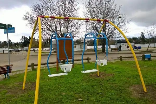 Instalaron hamacas para adultos y bebés