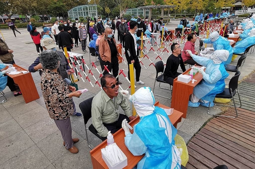 Coronavirus: evacúan un barrio de Shanghái y aíslan otro en Beijing