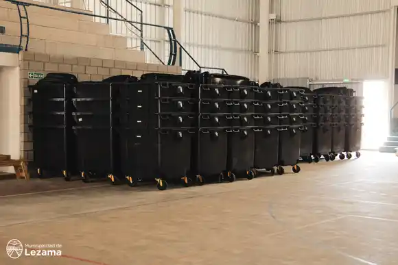 Comienzan a colocar contenedores en barrios de Lezama para recolectar la basura  
