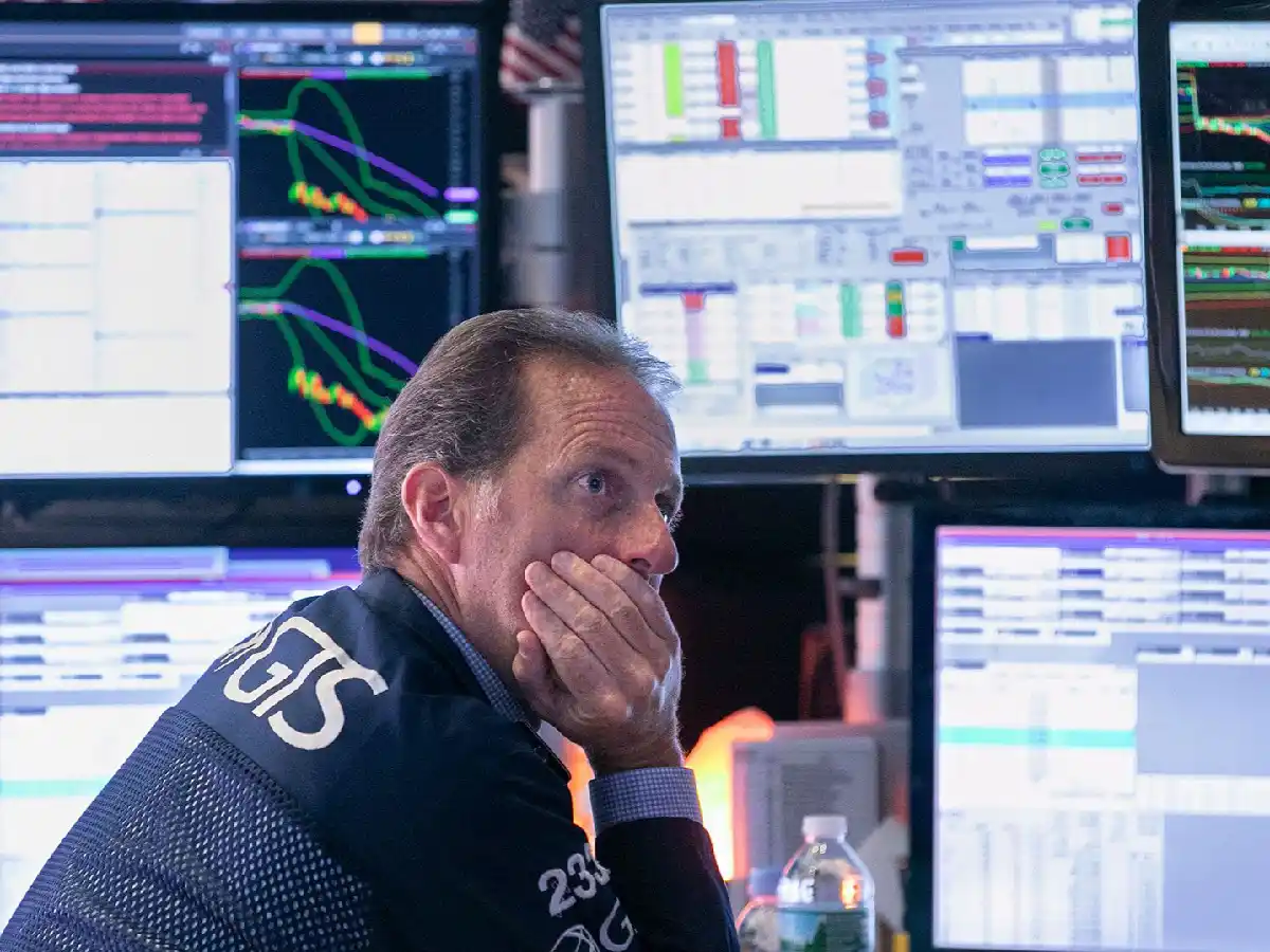 El Riesgo País salta a 2.249 puntos básicos mientras caen acciones y bonos