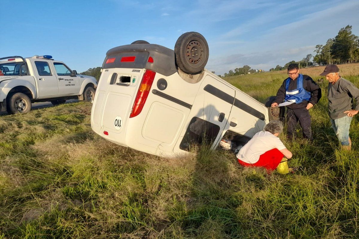 Ruta 12: Un auto despistó y sus cuatro ocupantes fueron trasladados a Gualeguay