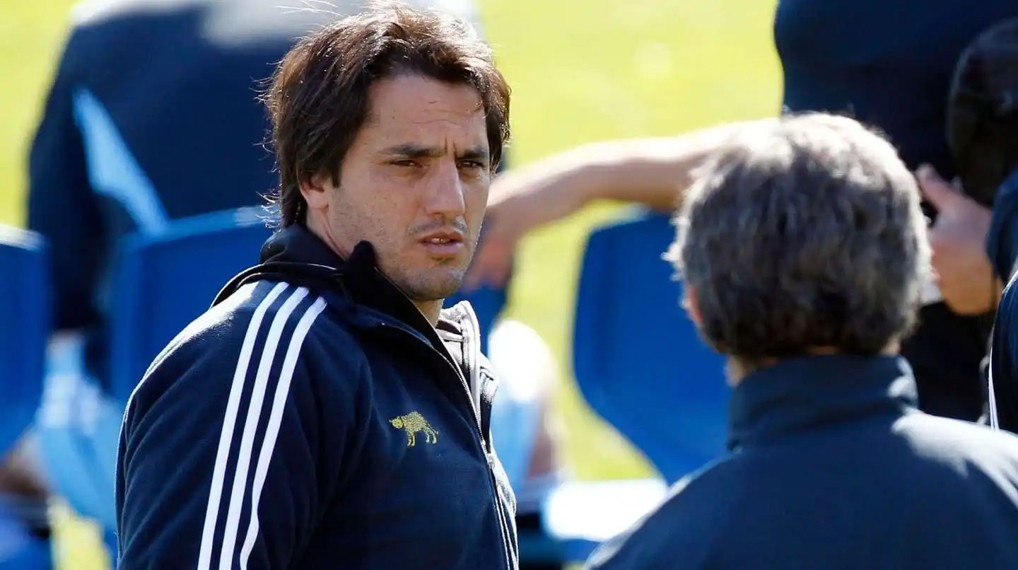 Agustín Pichot criticó la decisión de que siga el fútbol pese al brote de coronavirus