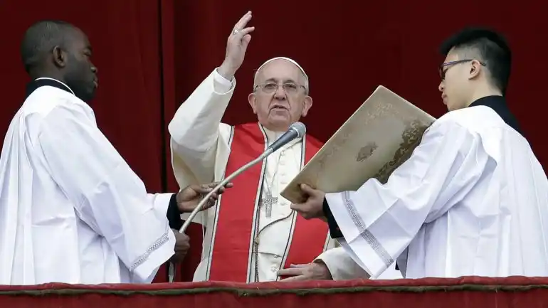 Francisco pidió por la paz mundial y rezó por los niños que viven en medio de guerras