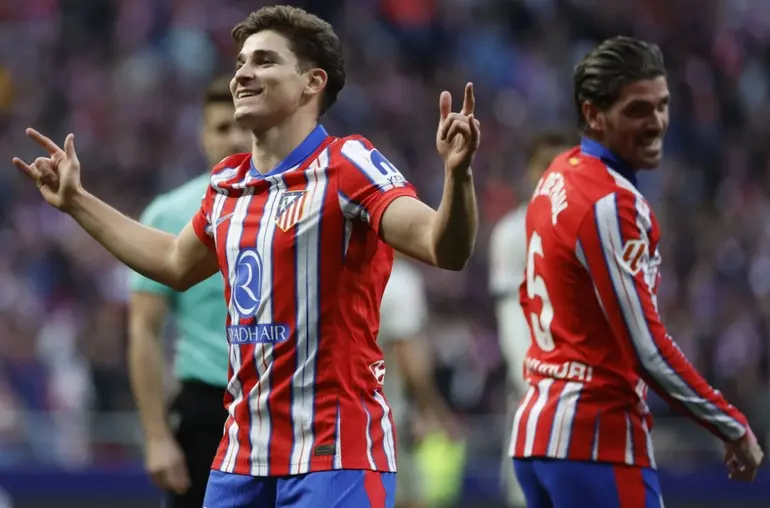 Nuevo grito de Julián Álvarez con la "casaca" del Atlético