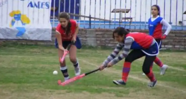 Comenzó el torneo de Hockey de la  ASED