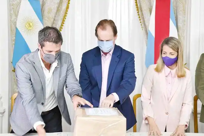 Bordet y Cresto encabezaron  el acto de apertura de ofertas  para el Acueducto Metropolitano