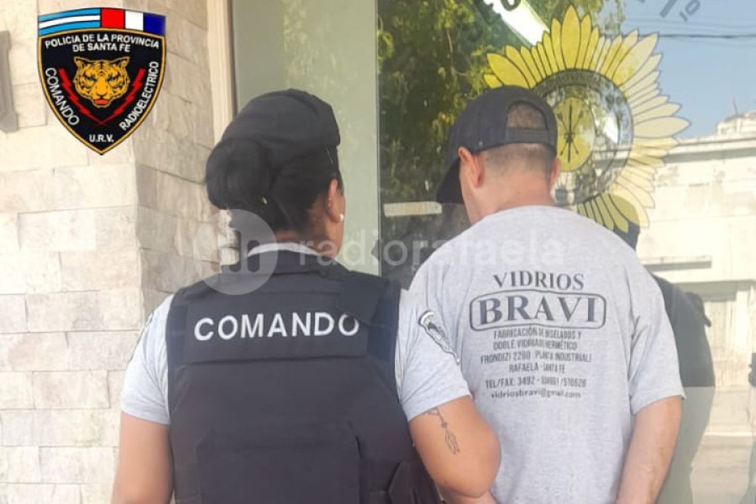 En una verdulería, un vendedor ambulante insultó y agredió a una mujer