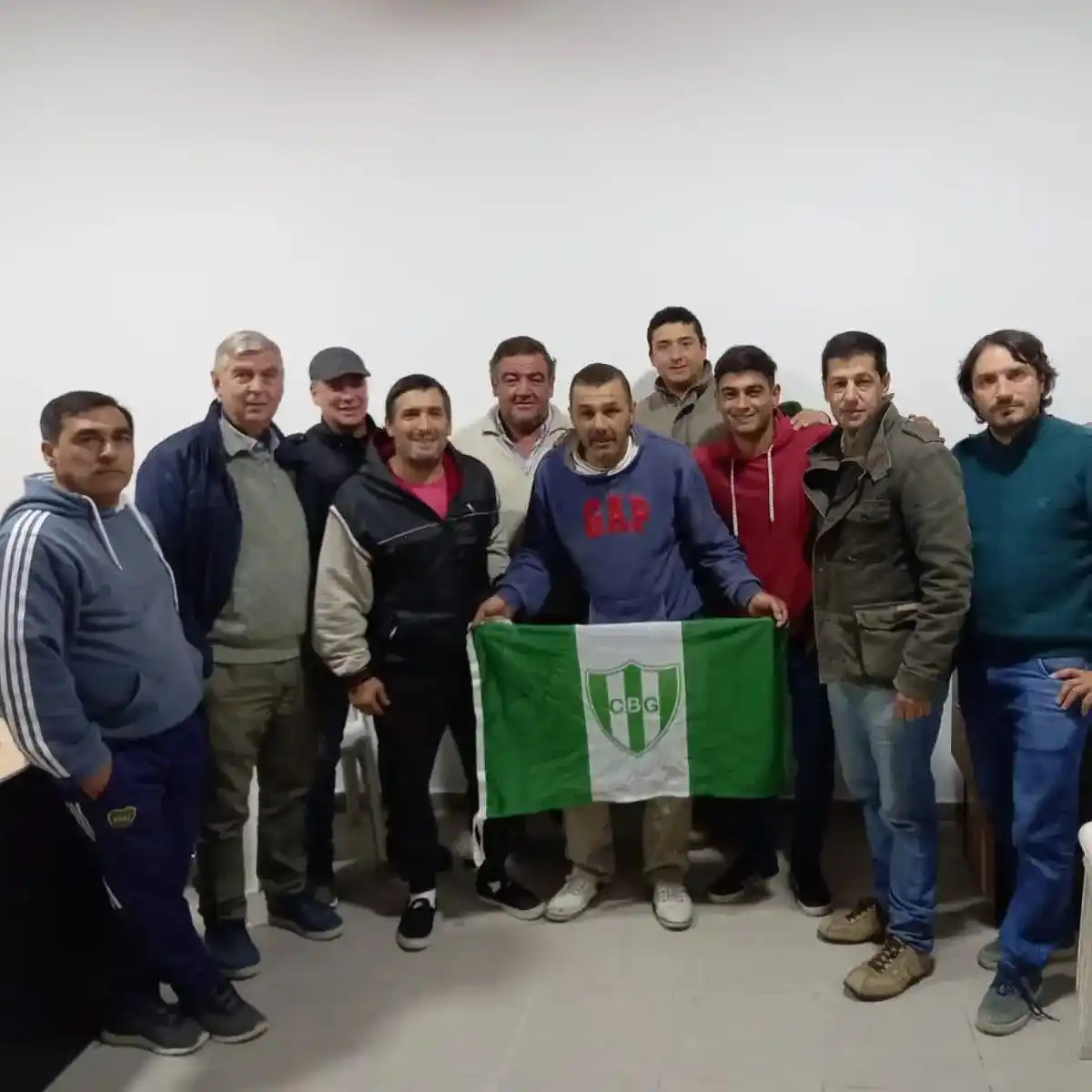 El gran momento del anuncio y ya el plantel se puso a trabajar con miras al inicio del Oficial 2022 que comenzará el venidero 10 de Julio. Se hablaron de algunos posibles refuerzos que llegarían al plantel albiverde aunque la idea es participar con jugadores formados en la institución y de la Tercera Campeona.