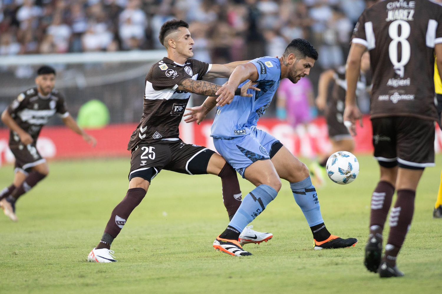 Platense y Belgrano, a mano