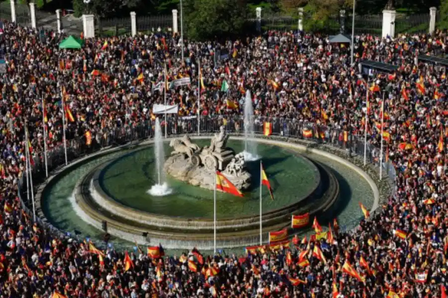 La mayor protesta en España contra la ley de amnistía catalana