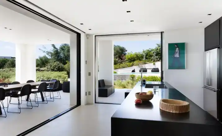 La cocina de esta mansión tiene una increíble vista