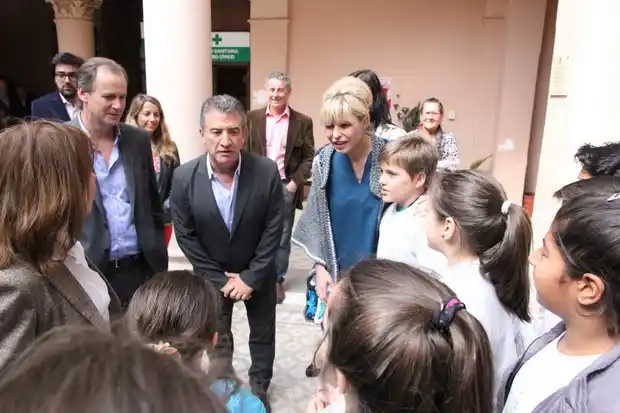 El Gobernador dijo que se convocaría a los docentes 