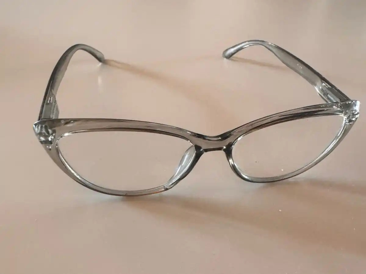 Lentes encontrados en Salta y 3 de Febrero