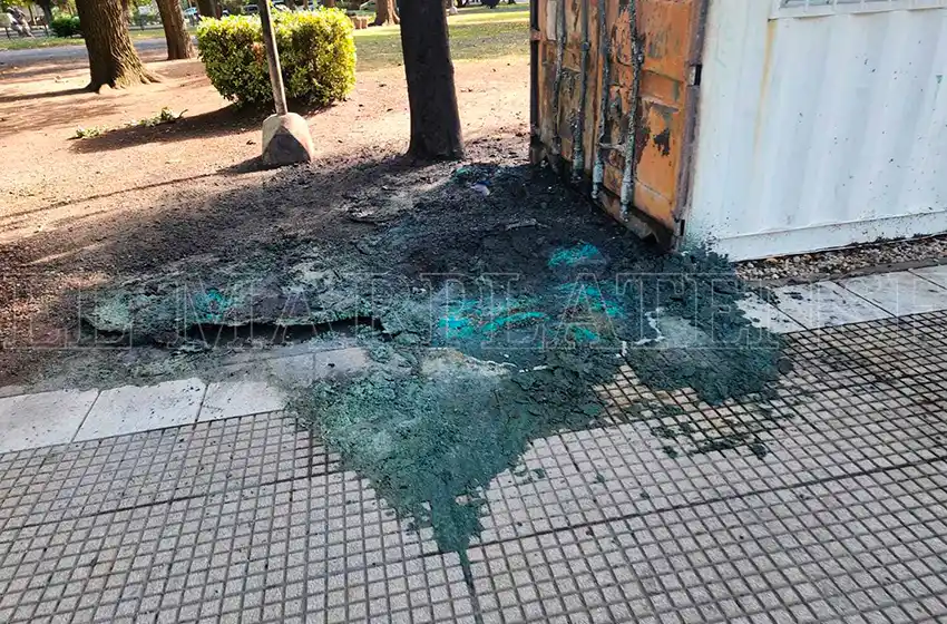 Quemaron los baños químicos y el modular de Desarrollo Social ubicado en Luro y 14 de Julio