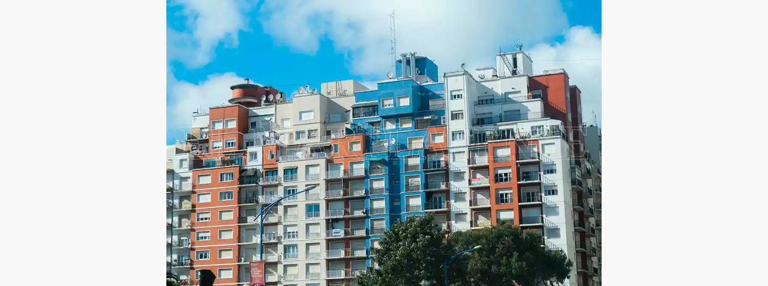 “Gente siempre viene”, fue el mensaje de la martillera.