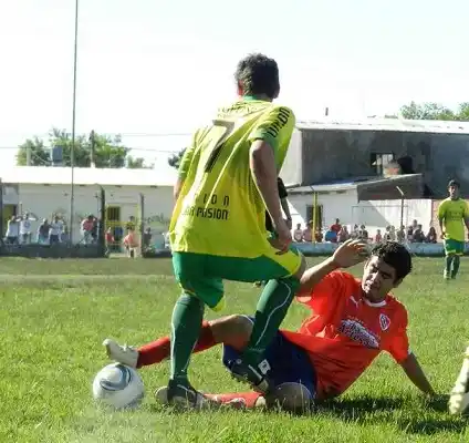 Juvenil le ganó a Sporting y no le pierde  pisada al puntero