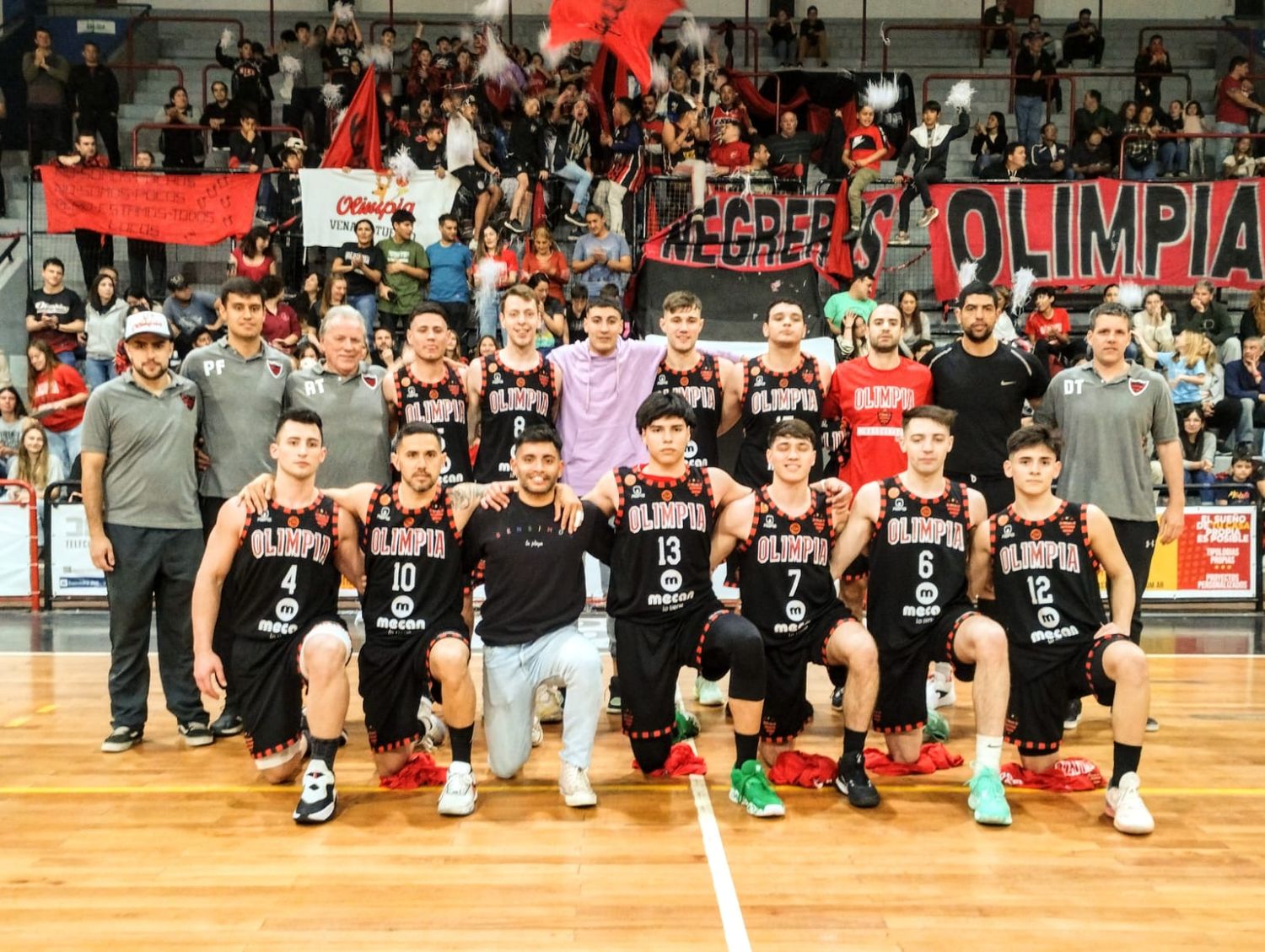 Olimpia hizo pesar su localía y es líder en soledad tras ganar el clásico.