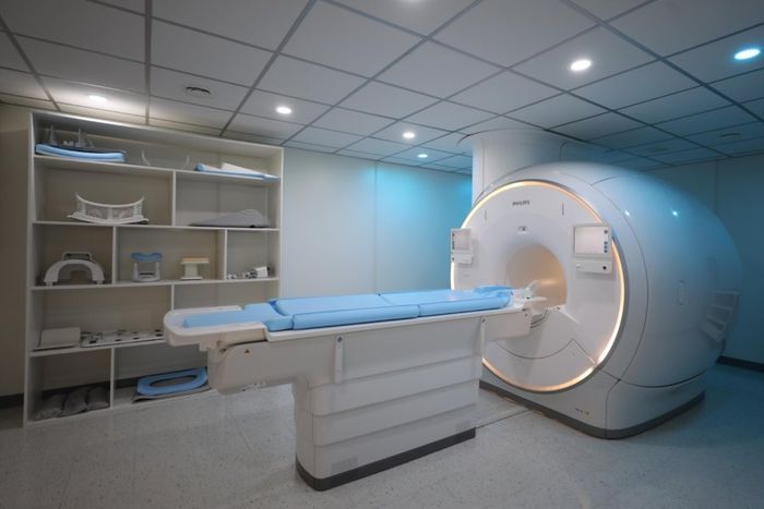 El equipamiento adquirido por el Sanatorio Nosti es un resonador magnético nuclear que, por su tecnología, es el segundo existente en Argentina y el primero en el interior de nuestro país