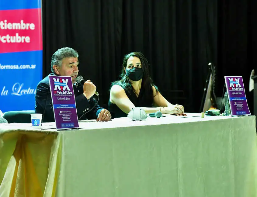 Feria del Libro: emotivo homenaje a Alberto Zorrilla en El fogón de la amistad